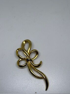 Vintage 1980s Gold Ribbon Brooch